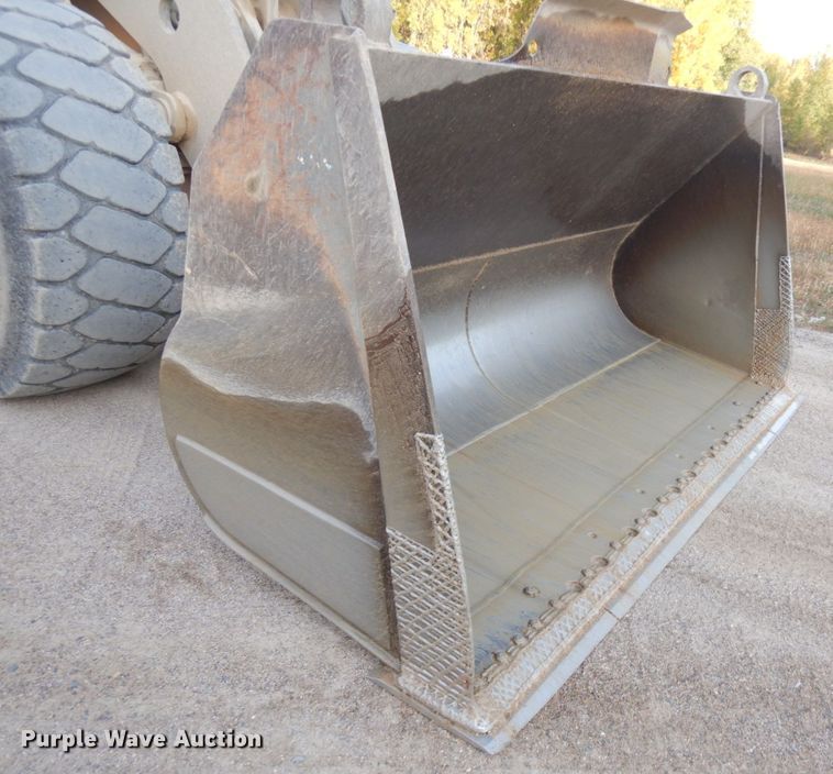 image for item JQ9281 2004 Volvo L220E  wheel loader