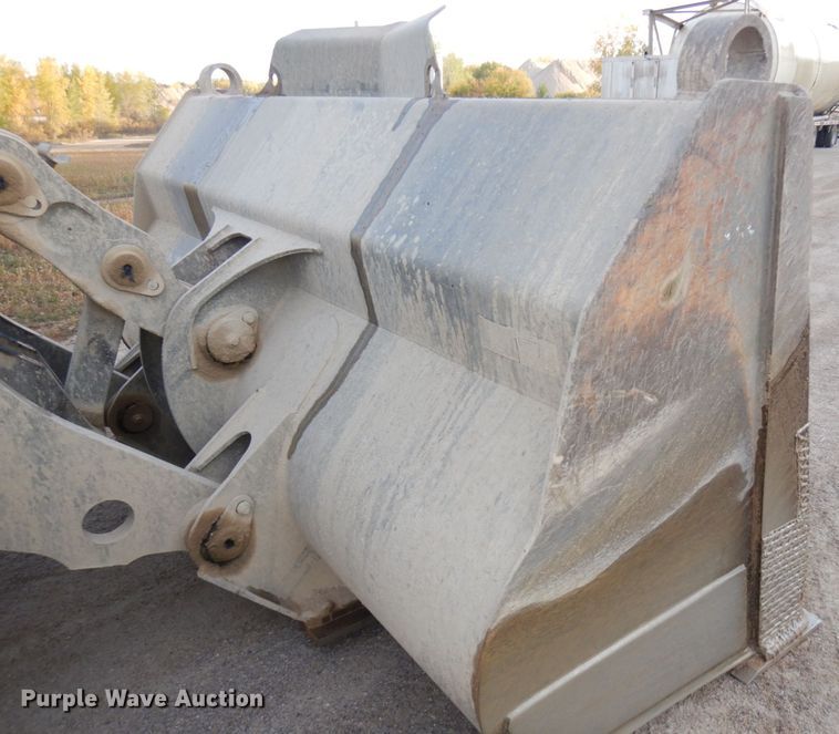 image for item JQ9281 2004 Volvo L220E  wheel loader