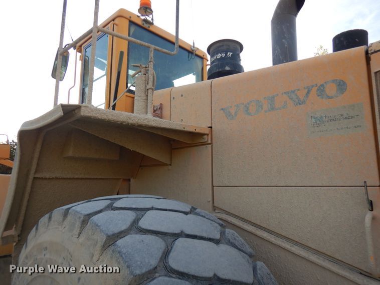 image for item JQ9281 2004 Volvo L220E  wheel loader