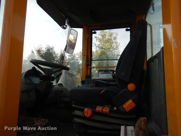 image for item JQ9281 2004 Volvo L220E  wheel loader