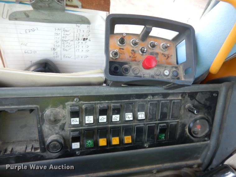 image for item JQ9281 2004 Volvo L220E  wheel loader