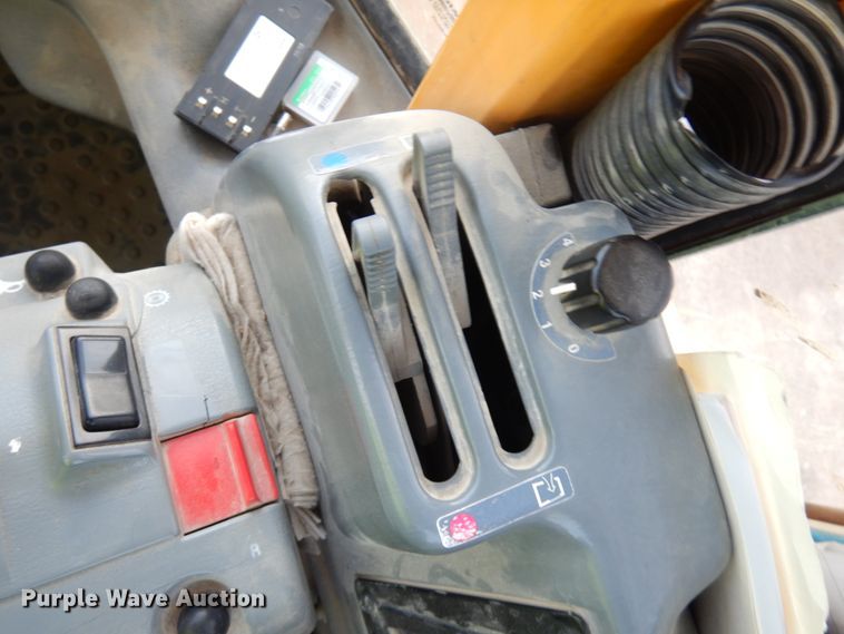 image for item JQ9281 2004 Volvo L220E  wheel loader