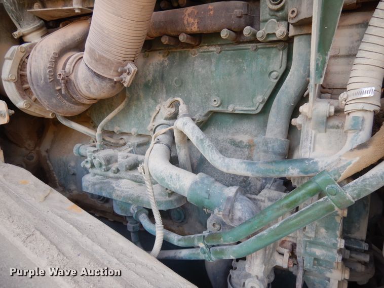 image for item JQ9281 2004 Volvo L220E  wheel loader