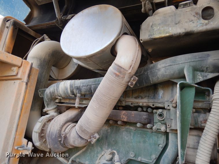 image for item JQ9281 2004 Volvo L220E  wheel loader