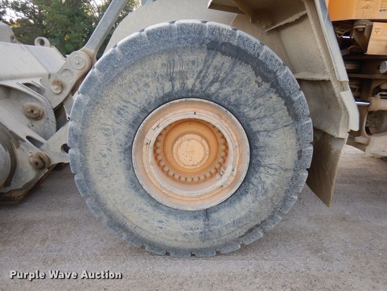 image for item JQ9281 2004 Volvo L220E  wheel loader