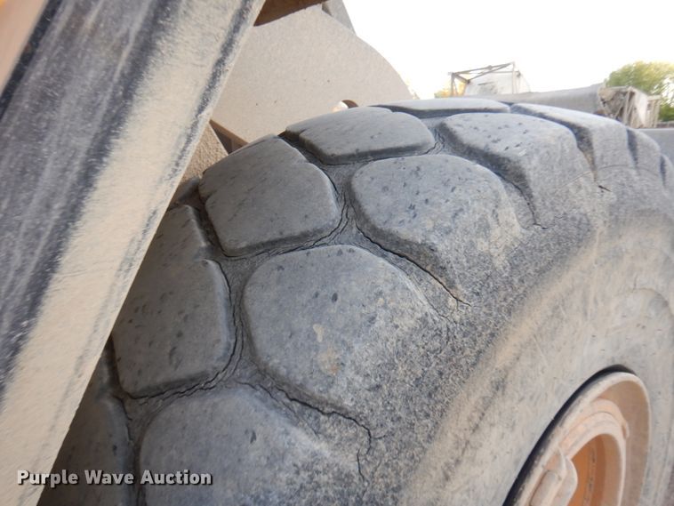 image for item JQ9281 2004 Volvo L220E  wheel loader