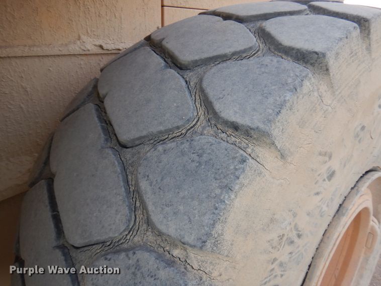 image for item JQ9281 2004 Volvo L220E  wheel loader