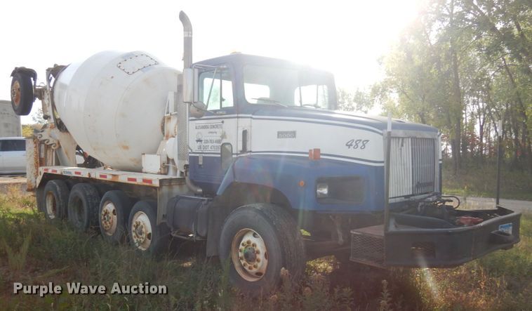 image for item JQ9291 2000 International 5000  ready mix truck