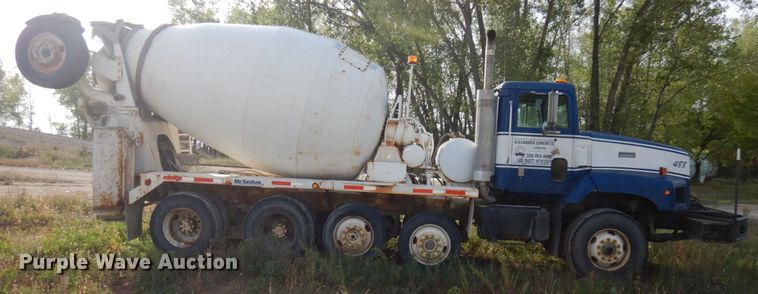 image for item JQ9291 2000 International 5000  ready mix truck