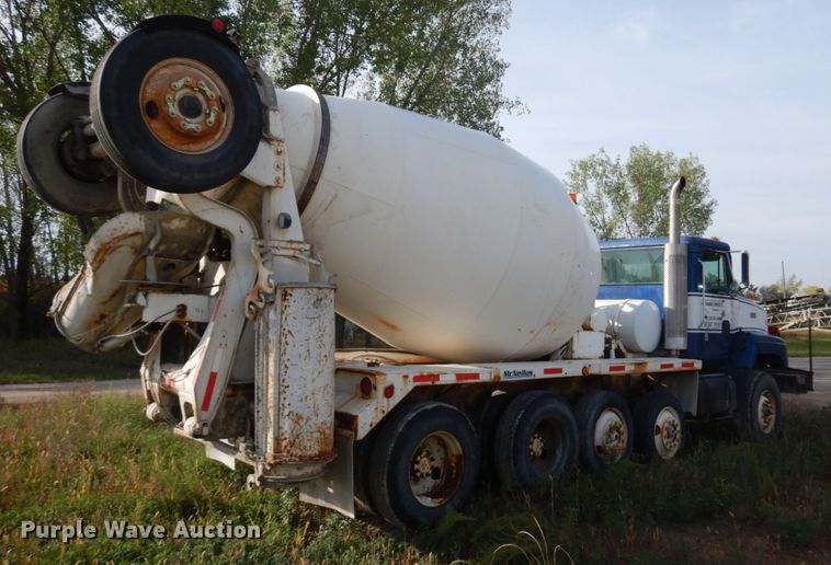 image for item JQ9291 2000 International 5000  ready mix truck