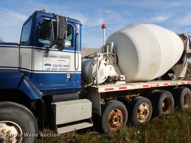 image for item JQ9291 2000 International 5000  ready mix truck