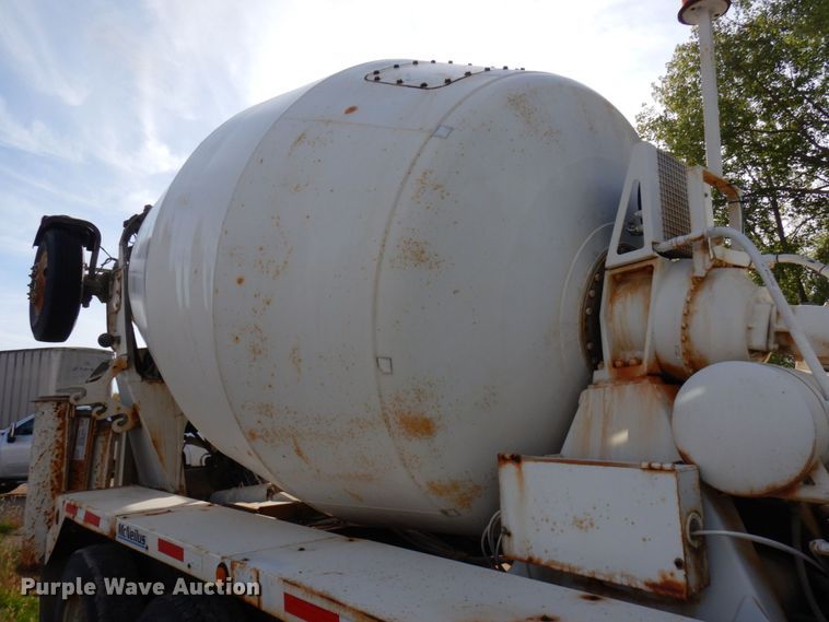 image for item JQ9291 2000 International 5000  ready mix truck