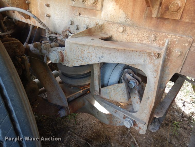 image for item JQ9291 2000 International 5000  ready mix truck