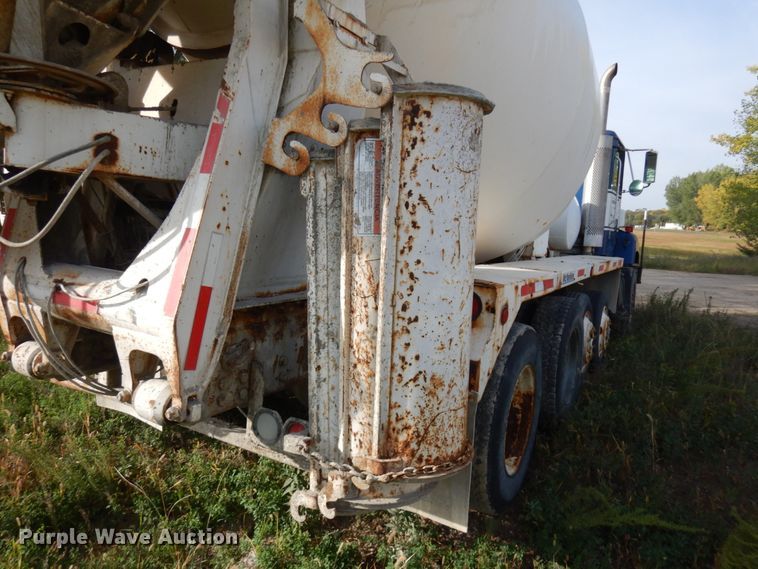 image for item JQ9291 2000 International 5000  ready mix truck