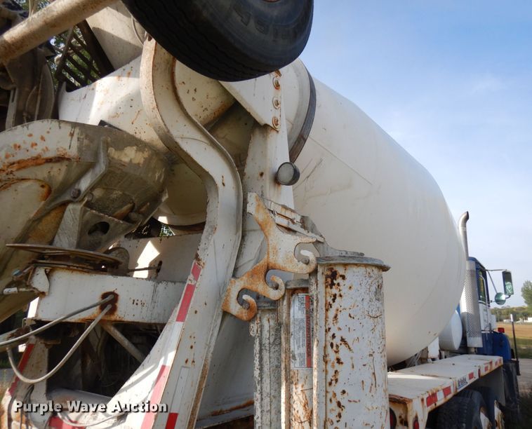 image for item JQ9291 2000 International 5000  ready mix truck