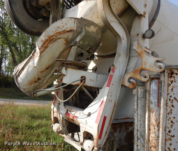 image for item JQ9291 2000 International 5000  ready mix truck