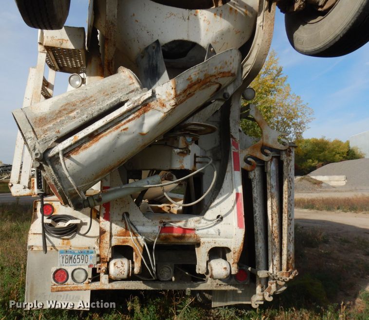 image for item JQ9291 2000 International 5000  ready mix truck