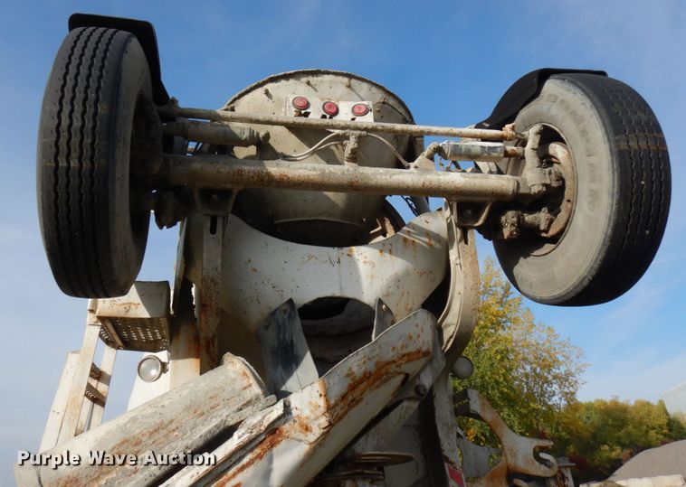 image for item JQ9291 2000 International 5000  ready mix truck