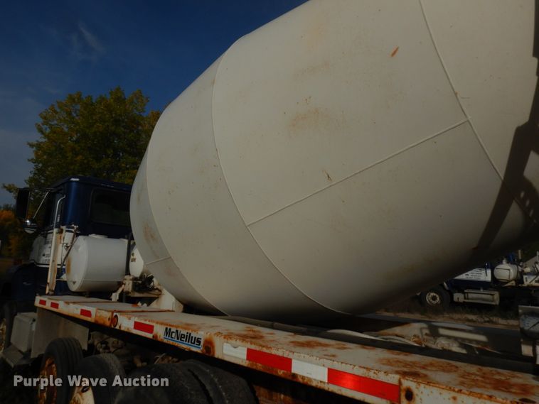 image for item JQ9291 2000 International 5000  ready mix truck