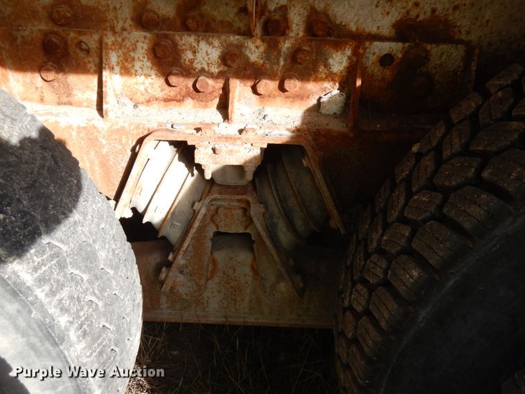 image for item JQ9291 2000 International 5000  ready mix truck