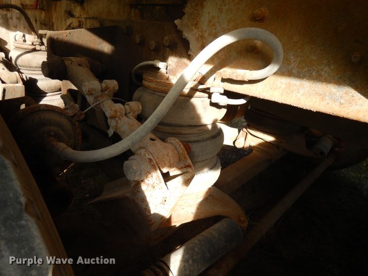 image for item JQ9291 2000 International 5000  ready mix truck