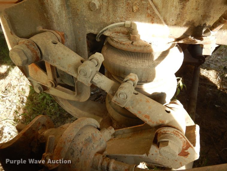 image for item JQ9291 2000 International 5000  ready mix truck