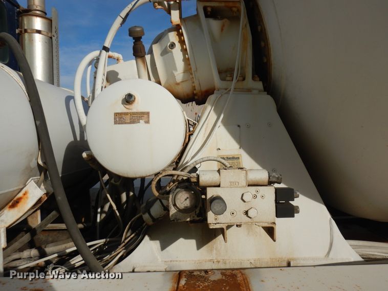 image for item JQ9291 2000 International 5000  ready mix truck