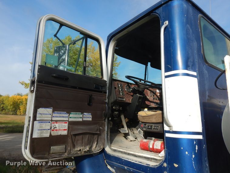 image for item JQ9291 2000 International 5000  ready mix truck