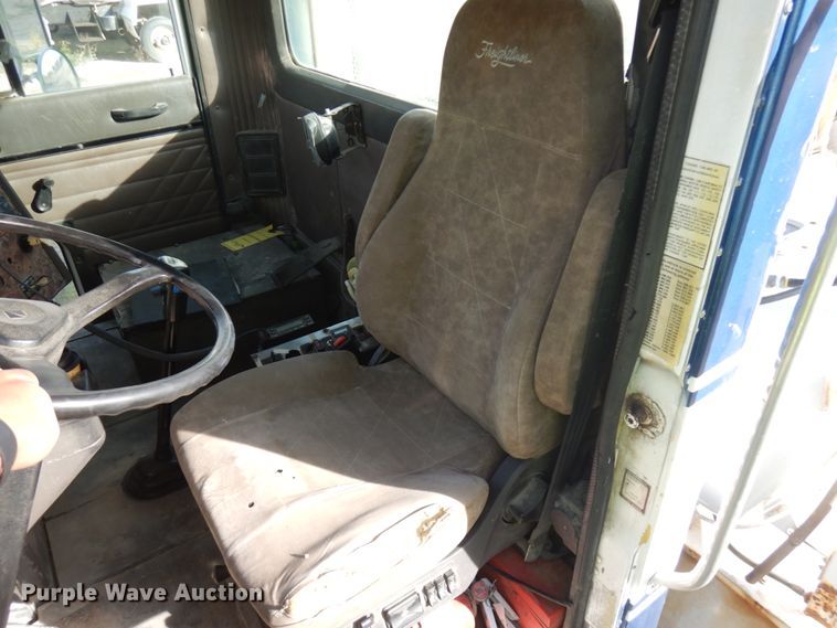 image for item JQ9291 2000 International 5000  ready mix truck