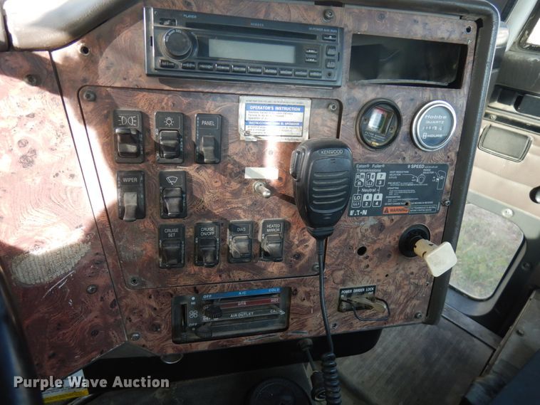 image for item JQ9291 2000 International 5000  ready mix truck