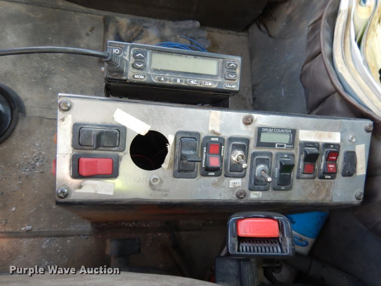 image for item JQ9291 2000 International 5000  ready mix truck