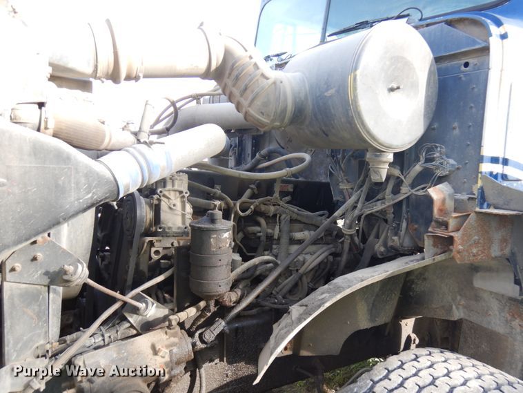 image for item JQ9291 2000 International 5000  ready mix truck