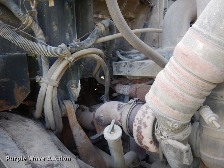 image for item JQ9291 2000 International 5000  ready mix truck