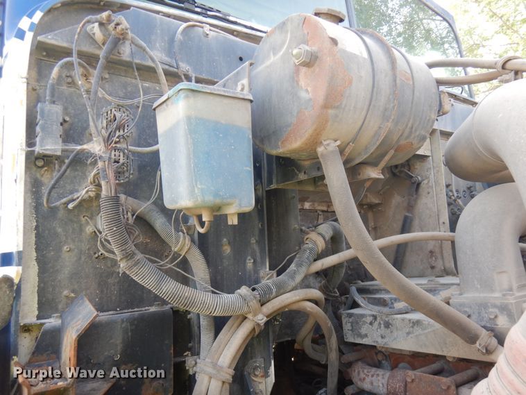 image for item JQ9291 2000 International 5000  ready mix truck