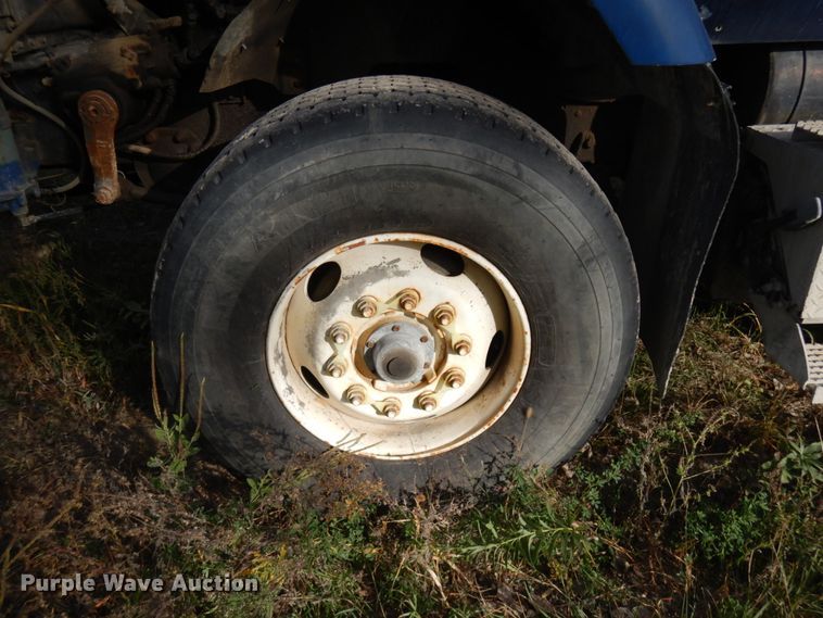 image for item JQ9291 2000 International 5000  ready mix truck