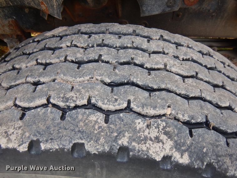 image for item JQ9291 2000 International 5000  ready mix truck