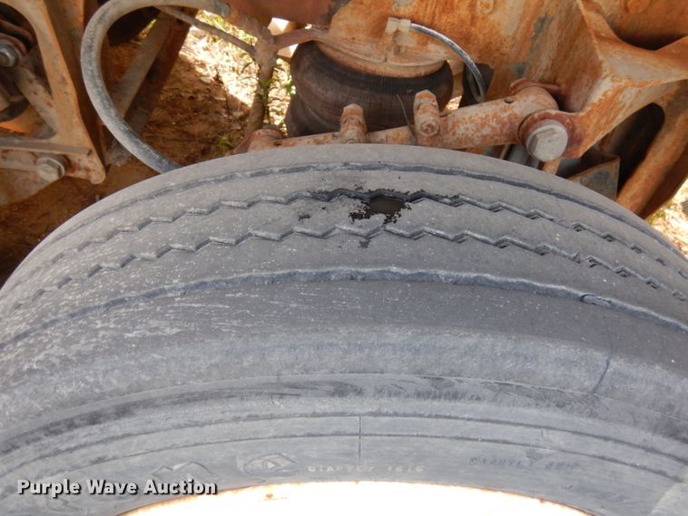 image for item JQ9291 2000 International 5000  ready mix truck