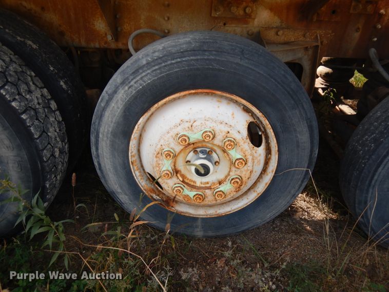 image for item JQ9291 2000 International 5000  ready mix truck