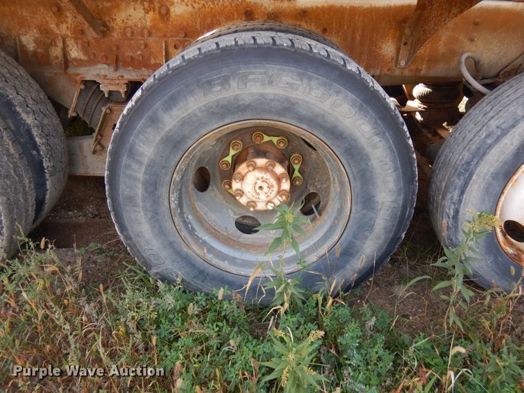 image for item JQ9291 2000 International 5000  ready mix truck