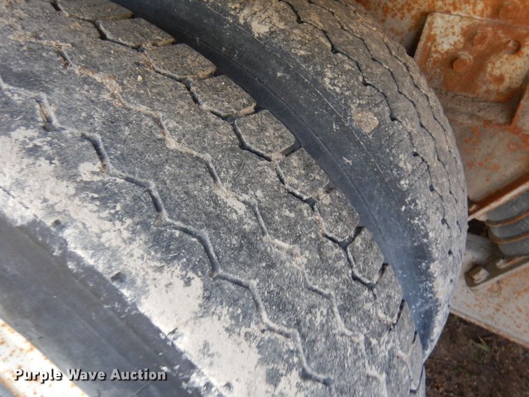 image for item JQ9291 2000 International 5000  ready mix truck