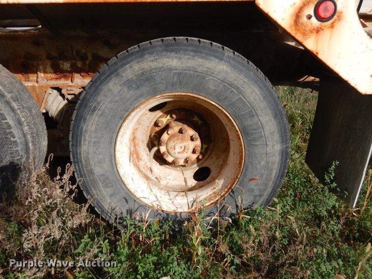 image for item JQ9291 2000 International 5000  ready mix truck