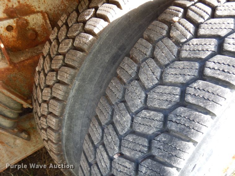 image for item JQ9291 2000 International 5000  ready mix truck