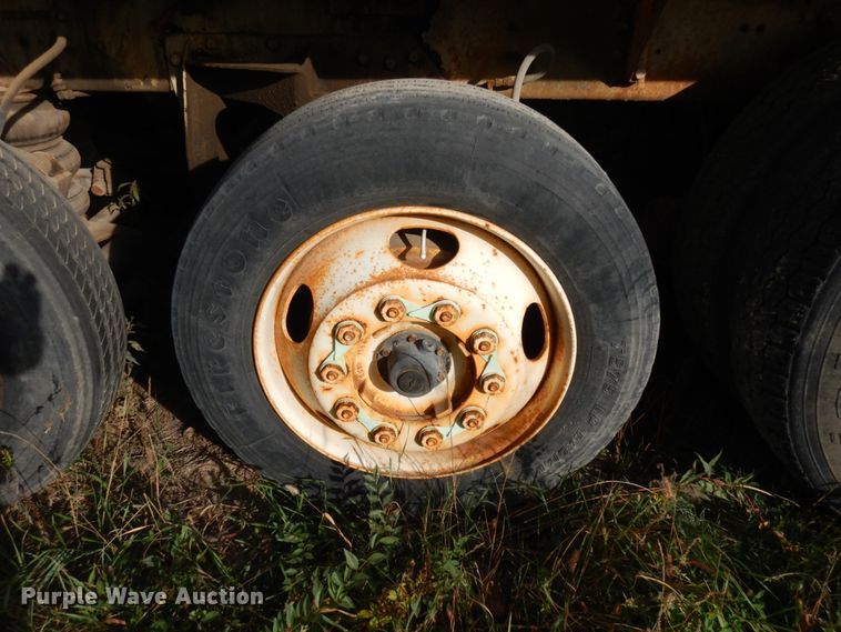 image for item JQ9291 2000 International 5000  ready mix truck