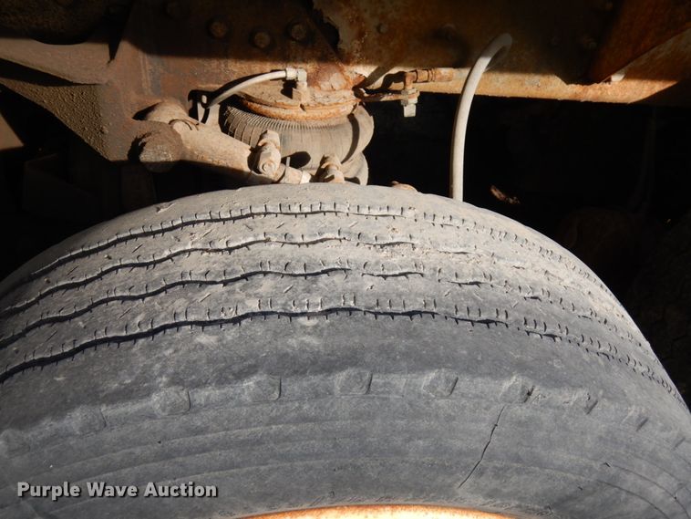 image for item JQ9291 2000 International 5000  ready mix truck