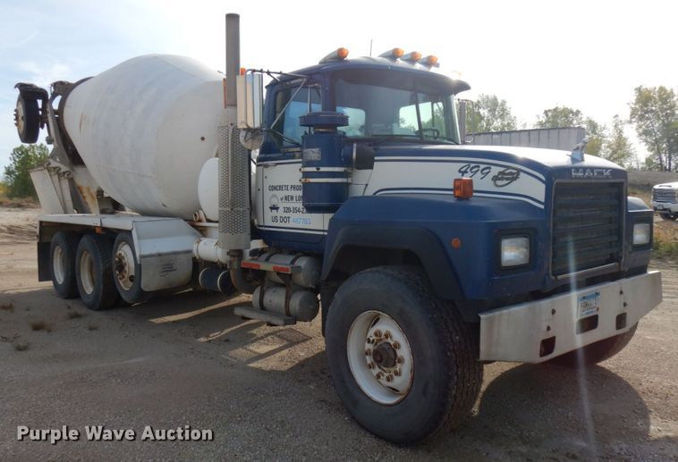 image for item JQ9292 1999 Mack RD690S  ready mix truck