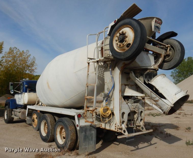 image for item JQ9292 1999 Mack RD690S  ready mix truck