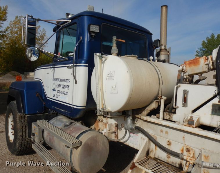 image for item JQ9292 1999 Mack RD690S  ready mix truck