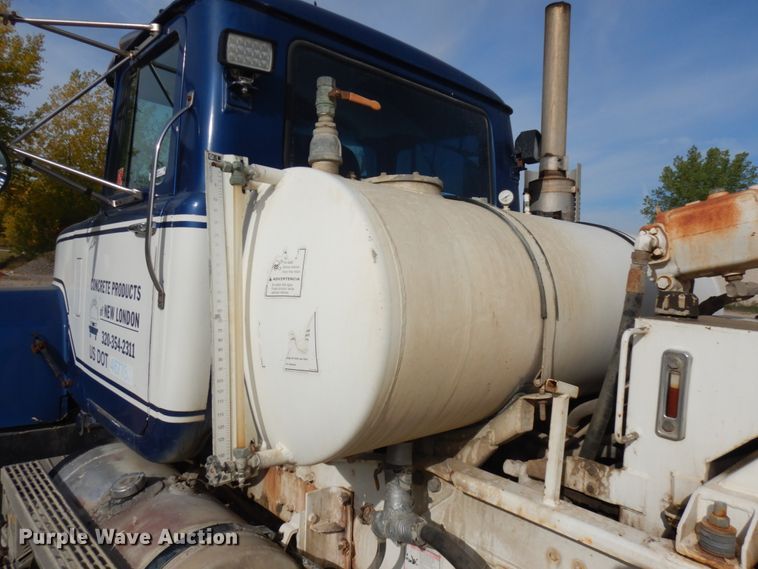 image for item JQ9292 1999 Mack RD690S  ready mix truck