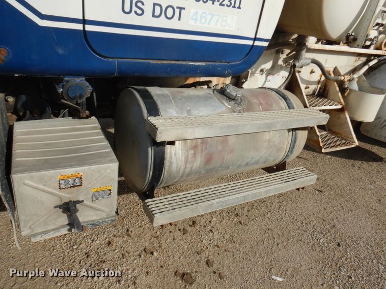 image for item JQ9292 1999 Mack RD690S  ready mix truck