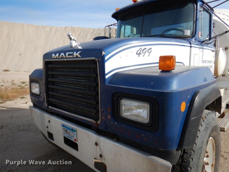 image for item JQ9292 1999 Mack RD690S  ready mix truck